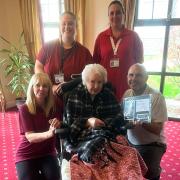 Snooker professional Joe Perry visited Askham Village Community care home in Doddington.